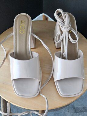 Ladies Beige Patent Leather Lace Up Sandals by EGO Size 8 New In Box